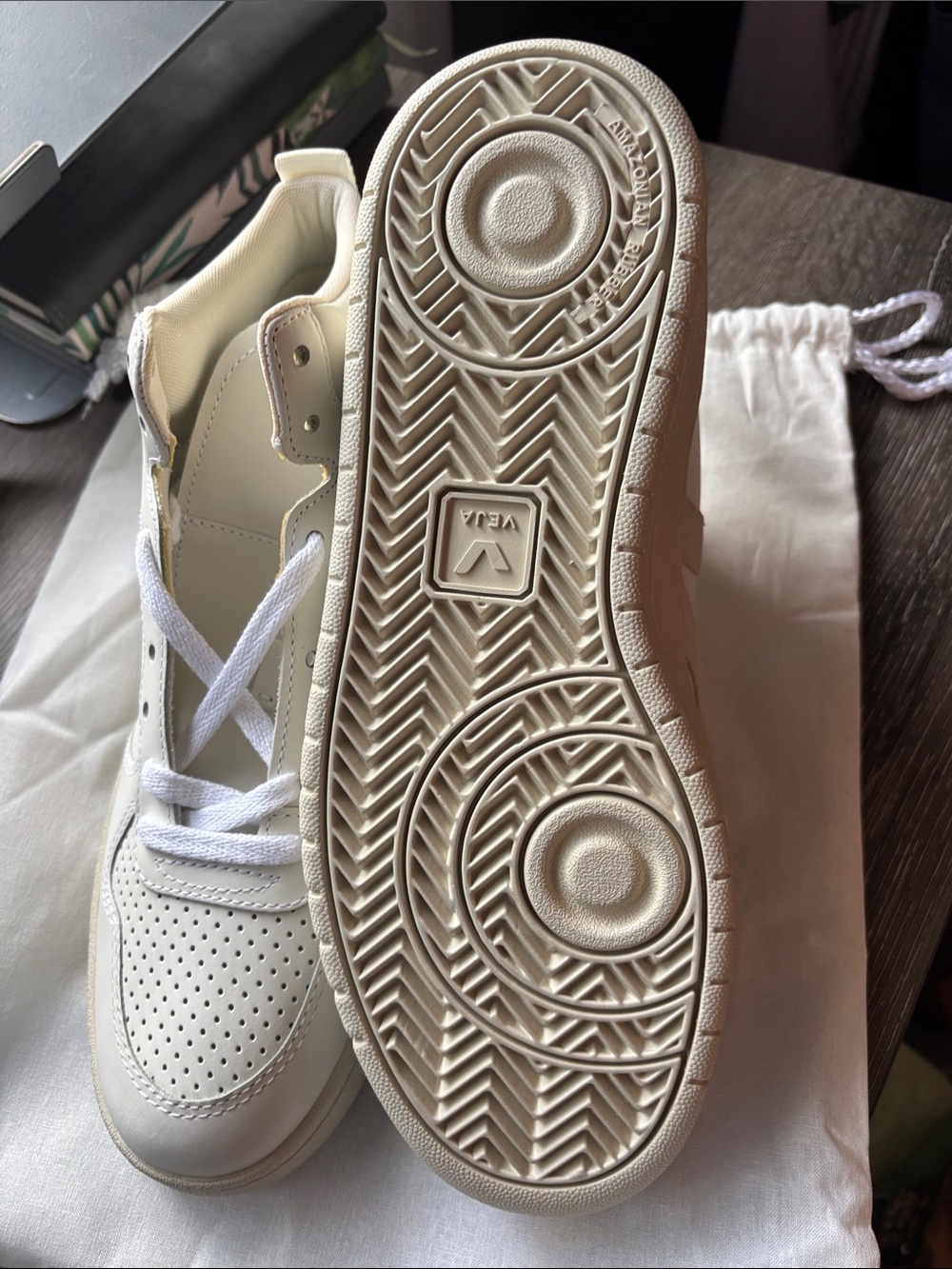 NEW Veja V-15 Mid Top Sneaker White Sneakers - Picture 4 of 6